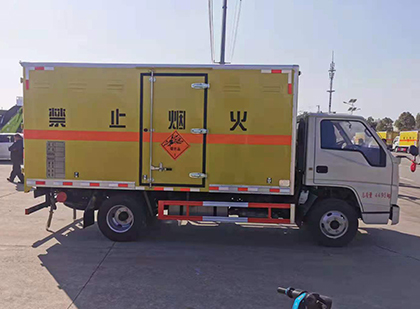 郊区爆破器材运输车工人安全操作规范与智能技术保障